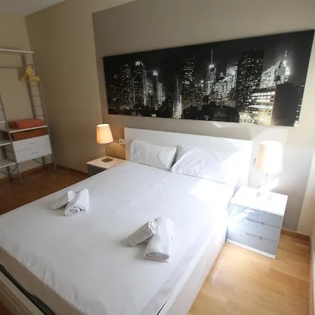Click & Blue Moon Apartment *